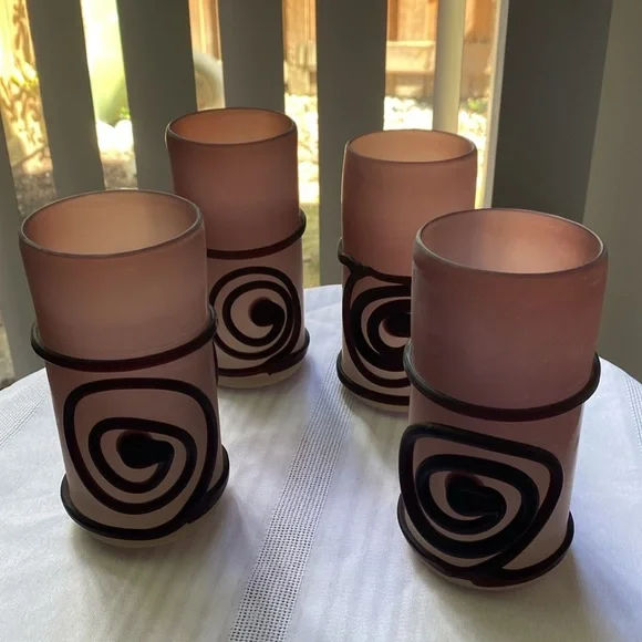 A  five piece set of purple art glass pitcher and glasses - Picture 9 of 16